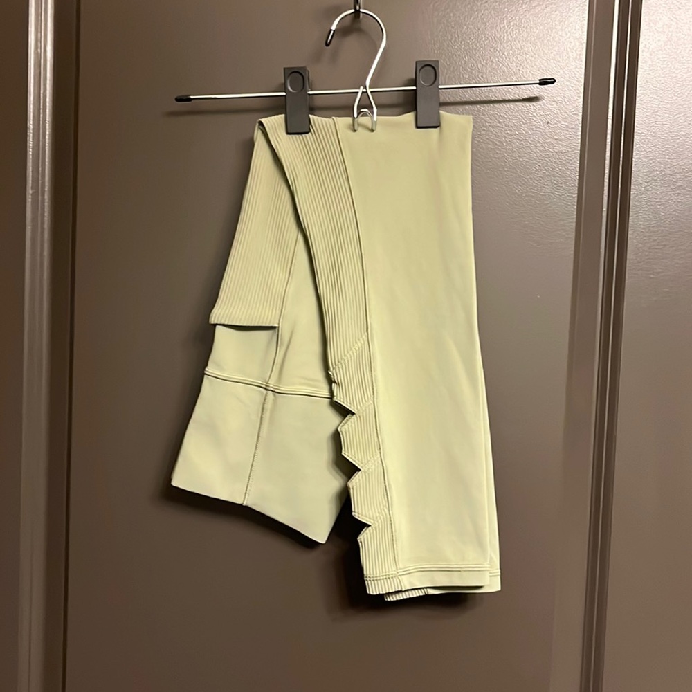 Athleta Salutation Stash Pocket II Cutout 7/8